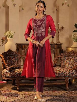 Women Solid Kurta with Trousers & Dupatta 2