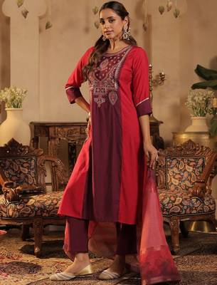 Women Solid Kurta with Trousers & Dupatta 4