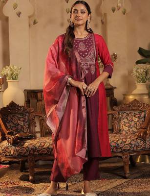 Women Solid Kurta with Trousers & Dupatta 6