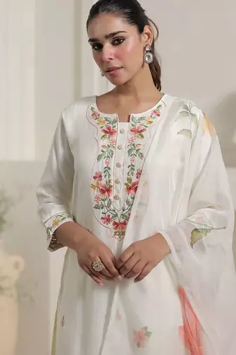 Women Floral Embroidered Kurta with Trousers & Dupatta