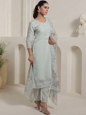 Women Floral Embroidered Beads and Stones Kurta with Trousers & Dupatta 1