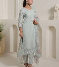 Women Floral Embroidered Beads and Stones Kurta with Trousers & Dupatta