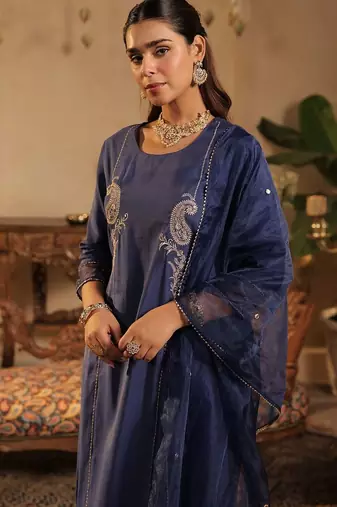 Women Paisley Embroidered Sequinned Kurta with Trousers & Dupatta