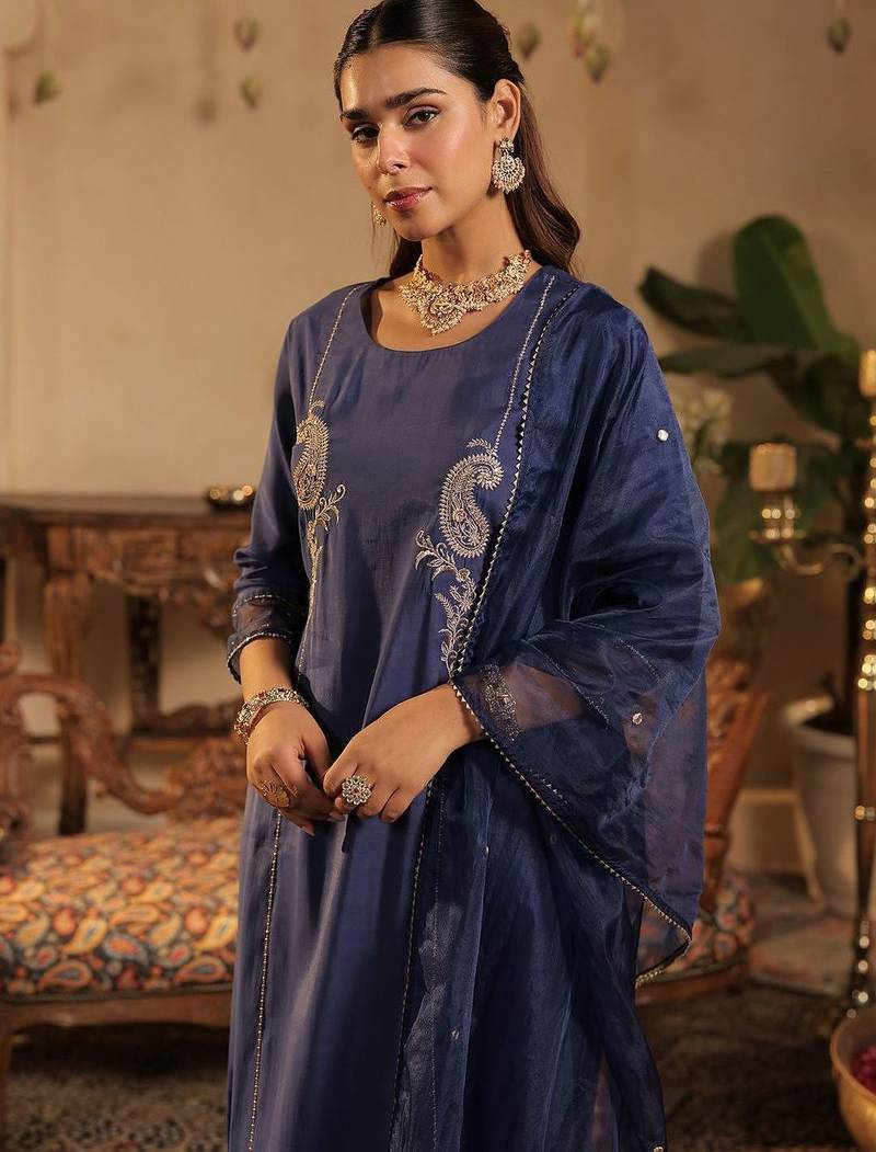 Women Paisley Embroidered Sequinned Kurta with Trousers & Dupatta