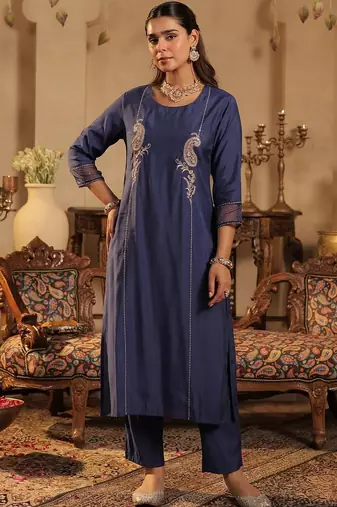 Women Paisley Embroidered Sequinned Kurta with Trousers & Dupatta