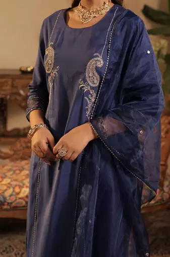 Women Paisley Embroidered Sequinned Kurta with Trousers & Dupatta