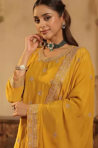 Women Ethnic Motifs Embroidered Regular Sequinned Kurta Set With Dupatta