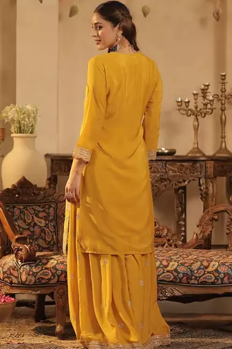 Women Ethnic Motifs Embroidered Regular Sequinned Kurta Set With Dupatta