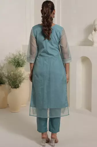 Women Floral Embroidered Kurta with Trousers & Dupatta