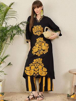 Women Ethnic Motifs Printed A-Line Kurta with Palazzos 1