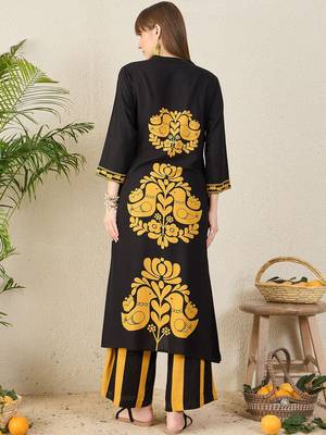Women Ethnic Motifs Printed A-Line Kurta with Palazzos 4