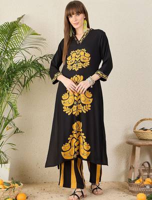 Women Ethnic Motifs Printed A-Line Kurta with Palazzos 5