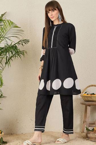 Women Geometric Printed Cotton A-Line Kurta with Trousers