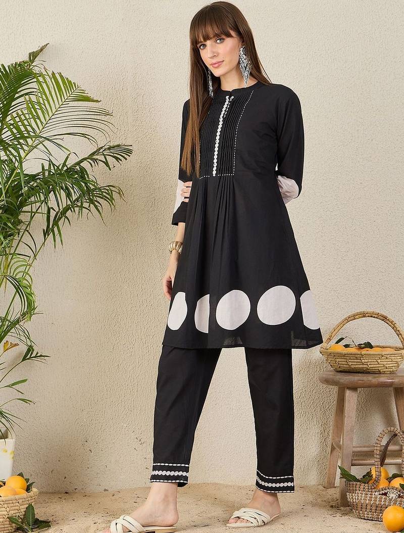 Women Geometric Printed Cotton A-Line Kurta with Trousers