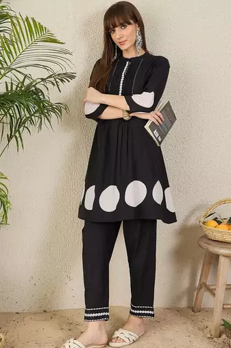 Women Geometric Printed Cotton A-Line Kurta with Trousers