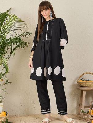 Women Geometric Printed Cotton A-Line Kurta with Trousers 5
