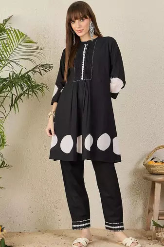 Women Geometric Printed Cotton A-Line Kurta with Trousers