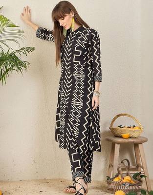 Women Geometric Printed Cotton A-Line Kurta with Trousers 3