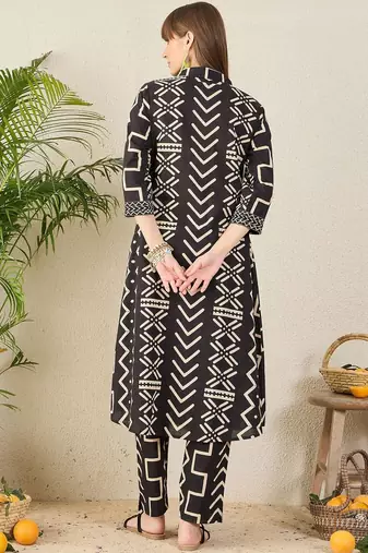 Women Geometric Printed Cotton A-Line Kurta with Trousers