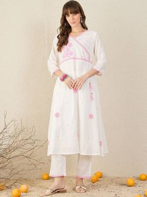 Women Floral Embroidered Cotton A-Line Kurta with Trousers 1
