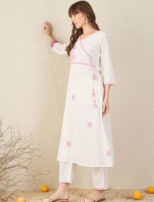 Women Floral Embroidered Cotton A-Line Kurta with Trousers 3