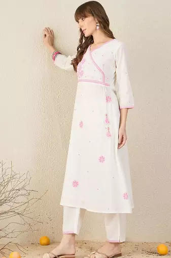 Women Floral Embroidered Cotton A-Line Kurta with Trousers