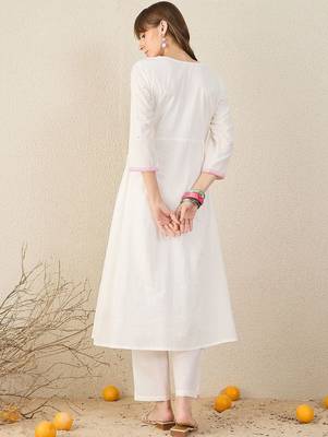 Women Floral Embroidered Cotton A-Line Kurta with Trousers 4