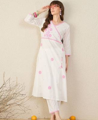 Women Floral Embroidered Cotton A-Line Kurta with Trousers 5