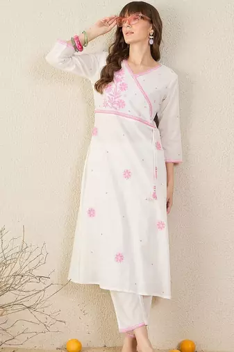 Women Floral Embroidered Cotton A-Line Kurta with Trousers