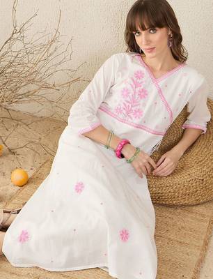 Women Floral Embroidered Cotton A-Line Kurta with Trousers 6