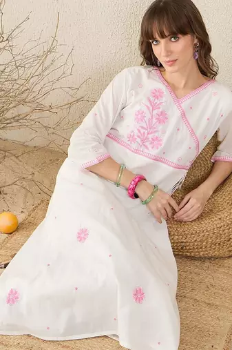 Women Floral Embroidered Cotton A-Line Kurta with Trousers