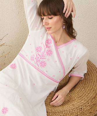 Women Floral Embroidered Cotton A-Line Kurta with Trousers 7