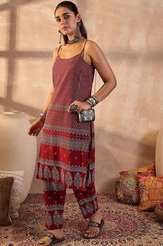Women Ethnic Motifs Printed  Cotton Kurta with Trousers