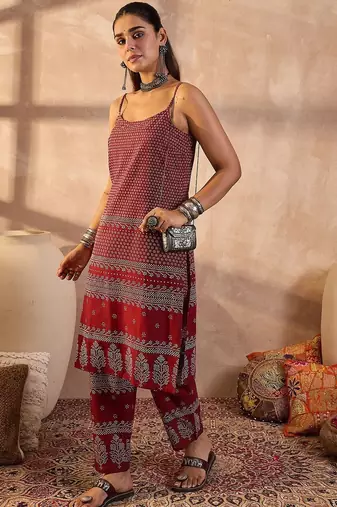 Women Ethnic Motifs Printed Pure Cotton Kurta with Trousers