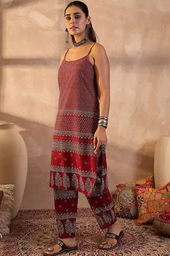 Women Ethnic Motifs Printed Pure Cotton Kurta with Trousers