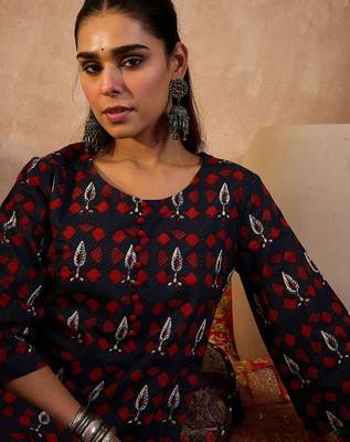 Women Ethnic Motifs Printed Pure Cotton Kurta with Trouser 1