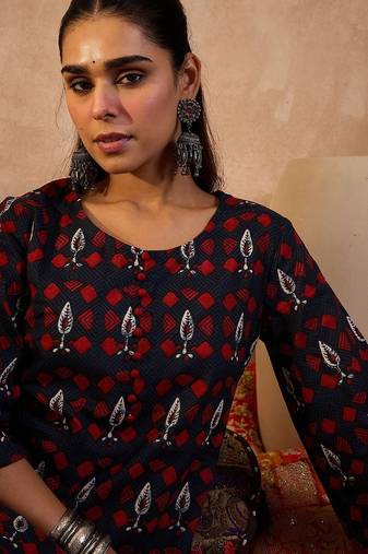 Women Ethnic Motifs Printed Pure Cotton Kurta with Trouser