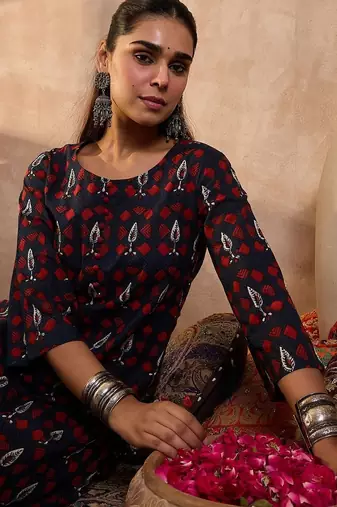 Women Ethnic Motifs Printed Pure Cotton Kurta with Trouser