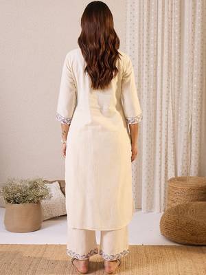 Women Paisley Printed Cotton Kurta with Palazzos 4