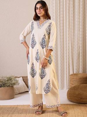 Women Paisley Printed Cotton Kurta with Palazzos 5