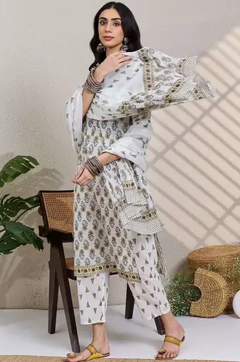 Women Floral Printed Cotton Kurta with Trousers & Dupatta