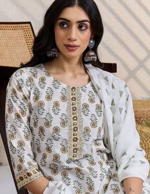 Women Floral Printed Cotton Kurta with Trousers & Dupatta 6