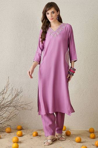 Floral Embroidered V-Neck Kurta with Trousers