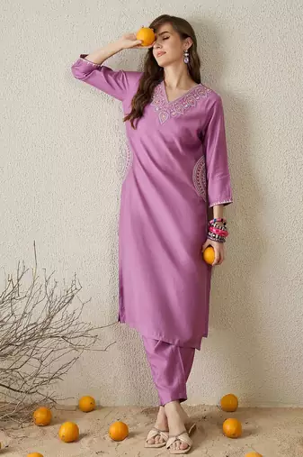 Floral Embroidered V-Neck Kurta with Trousers