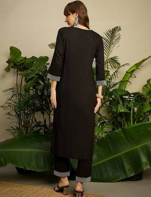 Women Embroidered Regular Black Thread Work Kurta with Trousers 4