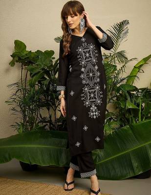 Women Embroidered Regular Black Thread Work Kurta with Trousers 5