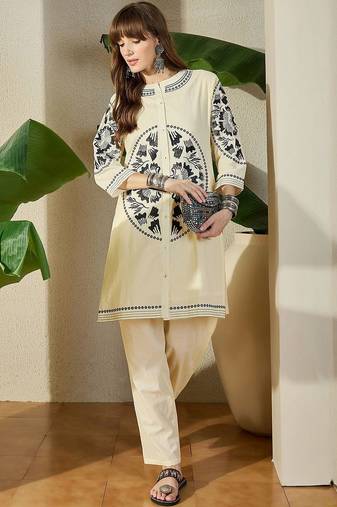 Women Ethnic Motifs Embroidered Straight Kurta Palazzos Set