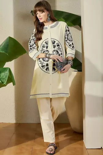 Women Ethnic Motifs Embroidered Straight Kurta Palazzos Set