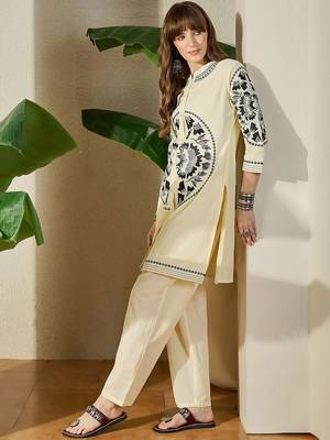 Women Ethnic Motifs Embroidered Straight Kurta Palazzos Set 3