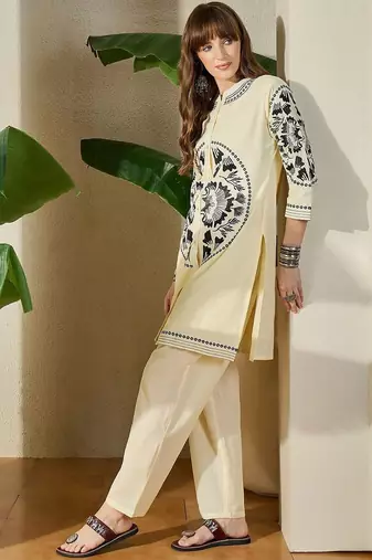 Women Ethnic Motifs Embroidered Straight Kurta Palazzos Set